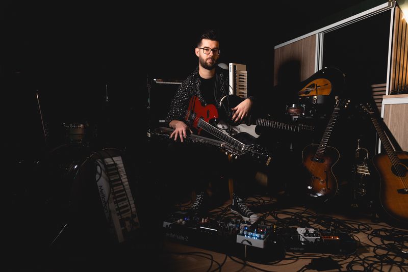 Matthis Pascaud dans son studio